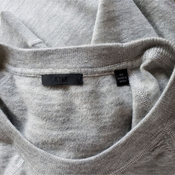 ATM 100% Cashmere Shirt Hem Long Sleeve Lightweight Round Neck Sweater Size XS - Picture 5 of 9